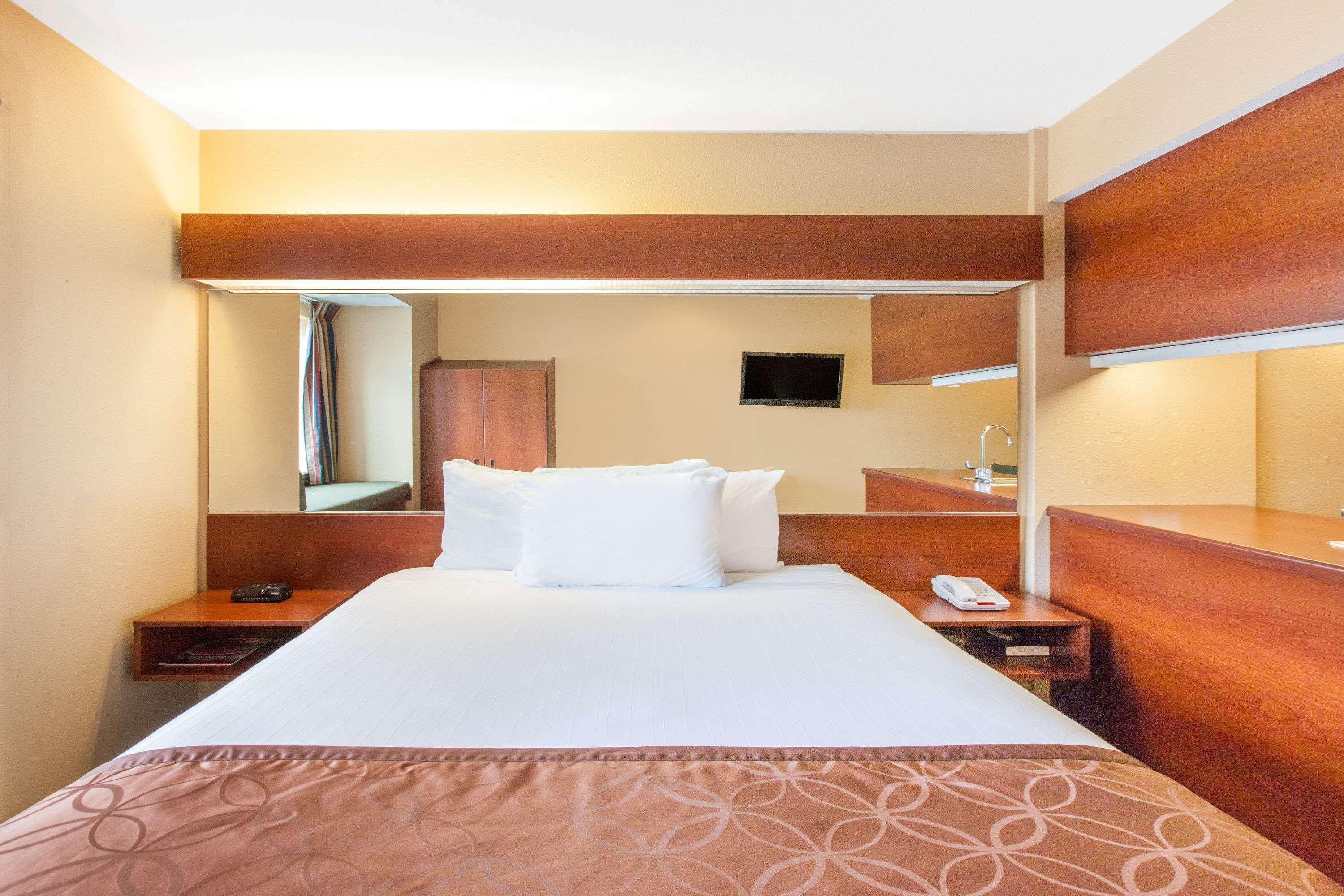 Microtel Inn By Wyndham Rogers Εξωτερικό φωτογραφία